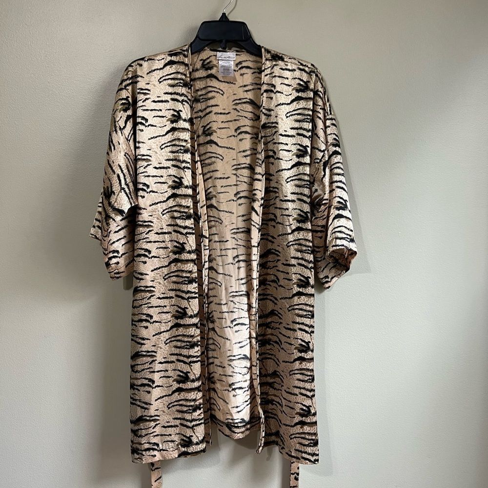 Secret treasures small robe‎